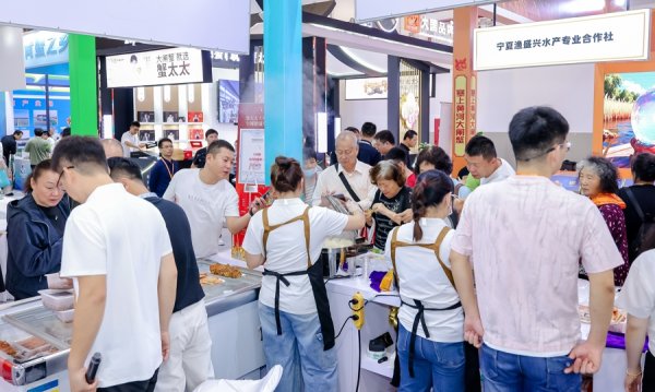 51我也要配资 这场博览会加冕两对“蟹王蟹后”！上海一年要吃8万吨大闸蟹，越大越好吃吗?